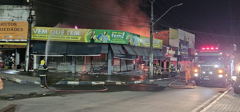 Incêndio atinge loja de confecções no Centro de Boa Vista